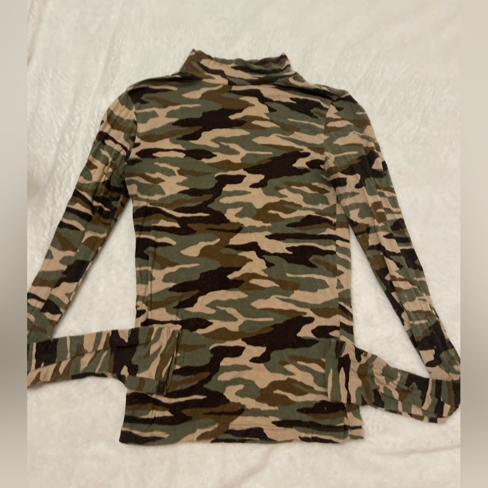 camo tight turtle neck, looks super cute with cargos